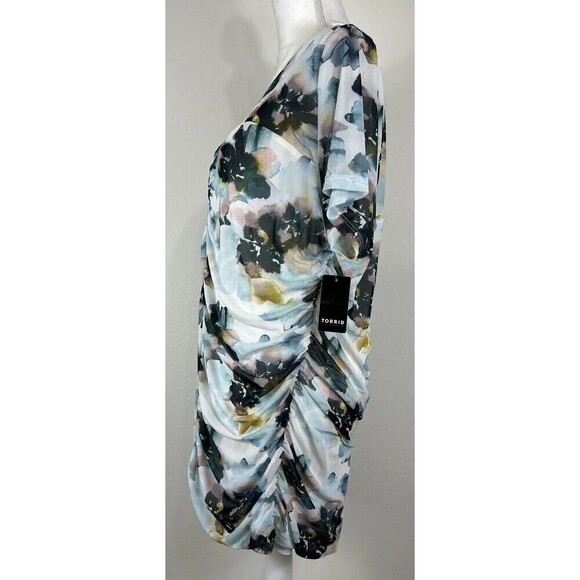 Torrid Stretch Mesh Crew Neck Ruched Top Floral Plus Size 3X (22-24) - Picture 9 of 13